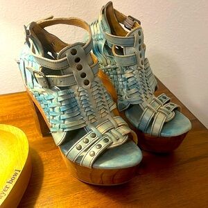 Bedstu Cindy sandals! Size 8.5. Gently worn. Excellent condition
